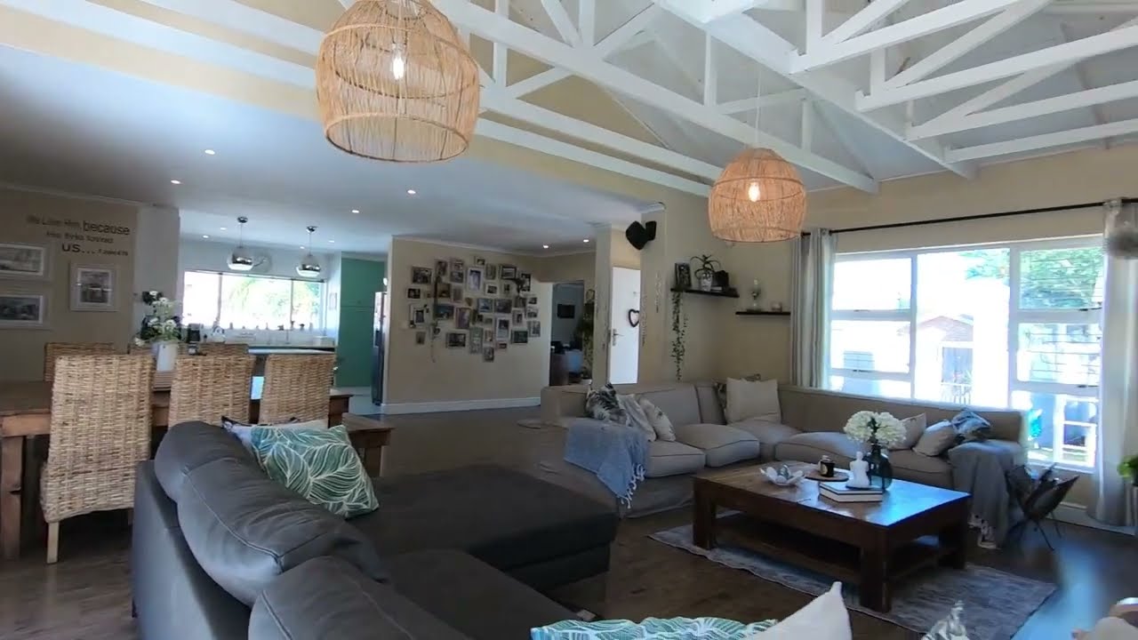 The Perfect Family Home – 5 Bedrooms, Pool, Solar, and Walking Distance to Schools