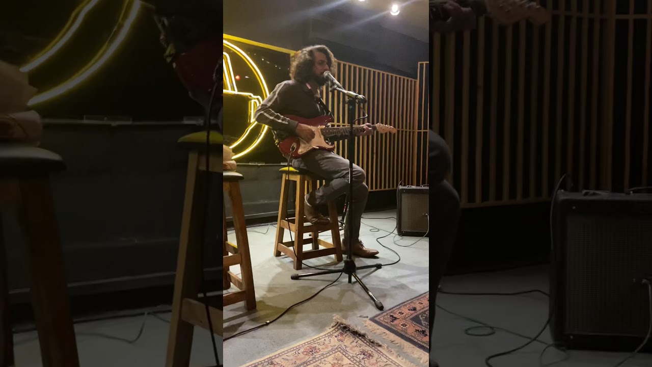 Mehdi Maloof performing Dou Hi Rastay at True Brew