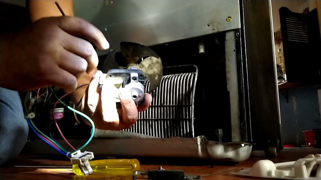 Cambio de ventilador de nevera.