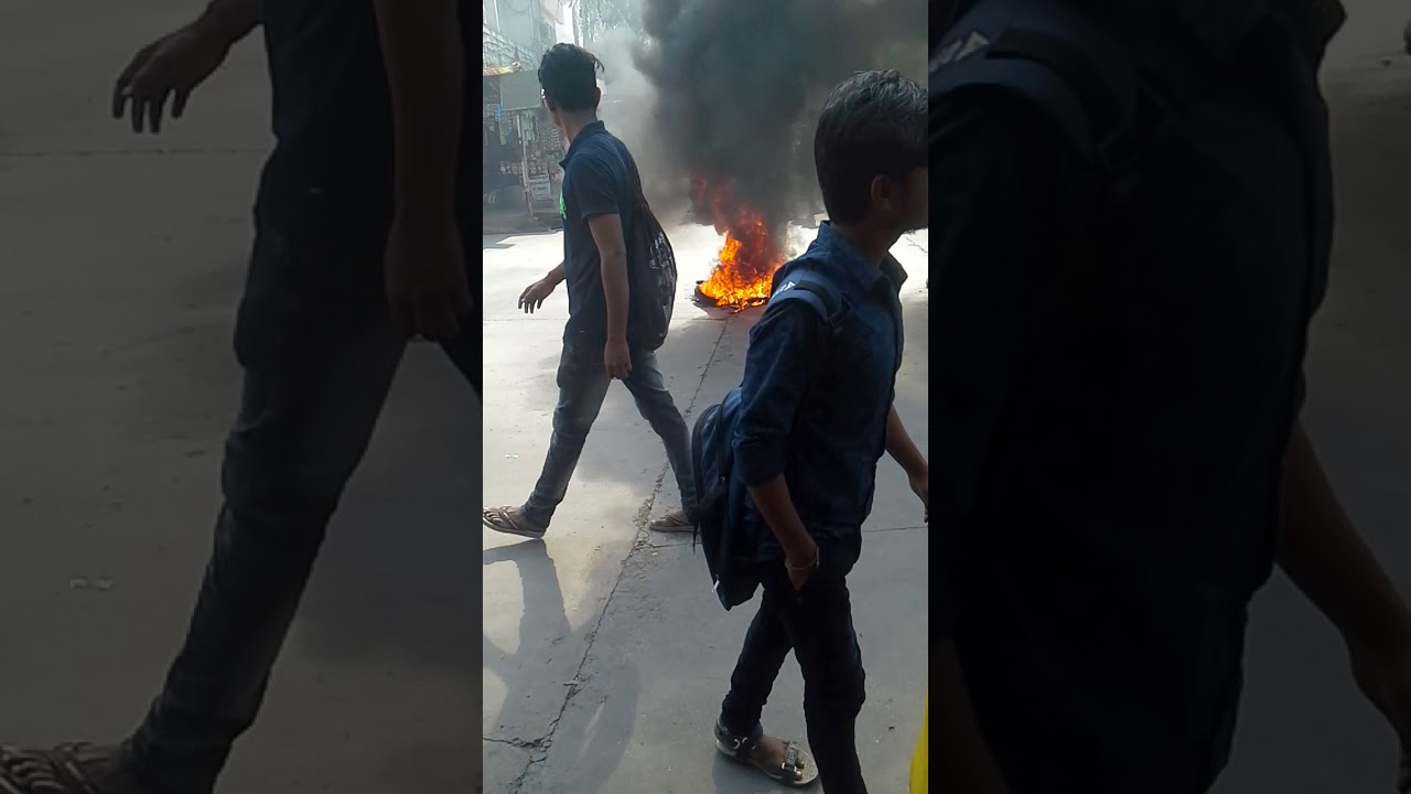 SSC candidates protesting voilently after lathi charge