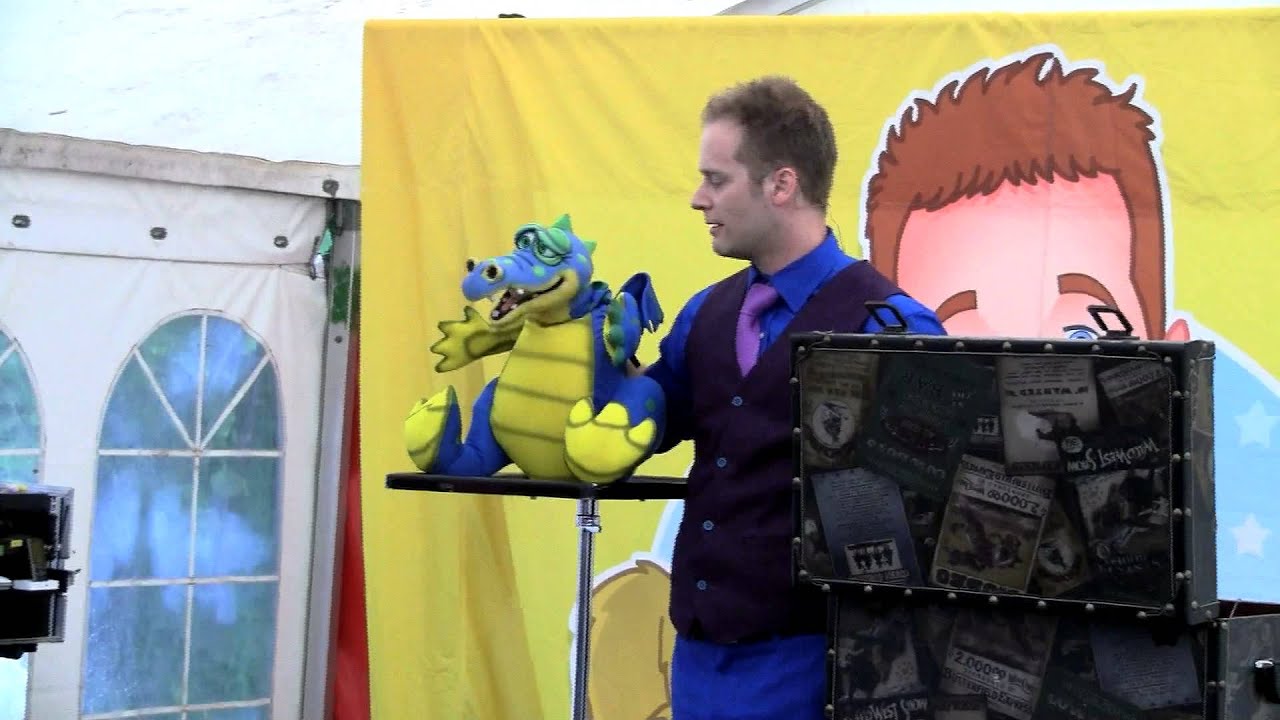 Dragen Dennis og bugtaleren Peter Nørgaard