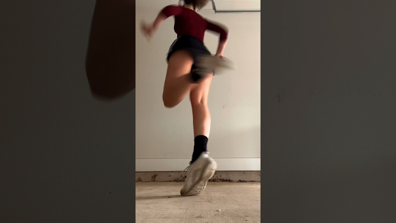 She Shapin&rsquo;✂️ #shufflevids #cuttingshapes