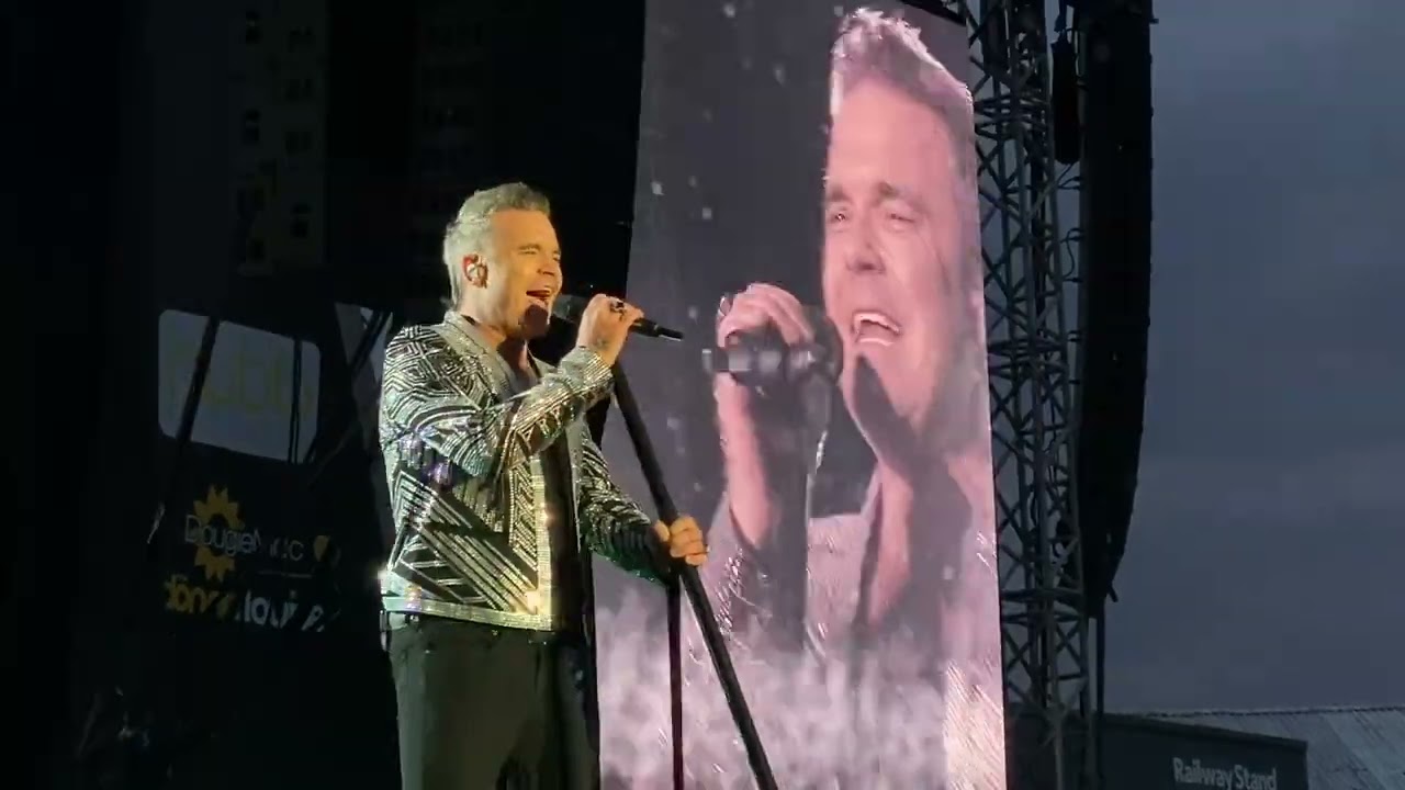 Robbie Williams Homecoming- Karma Killer