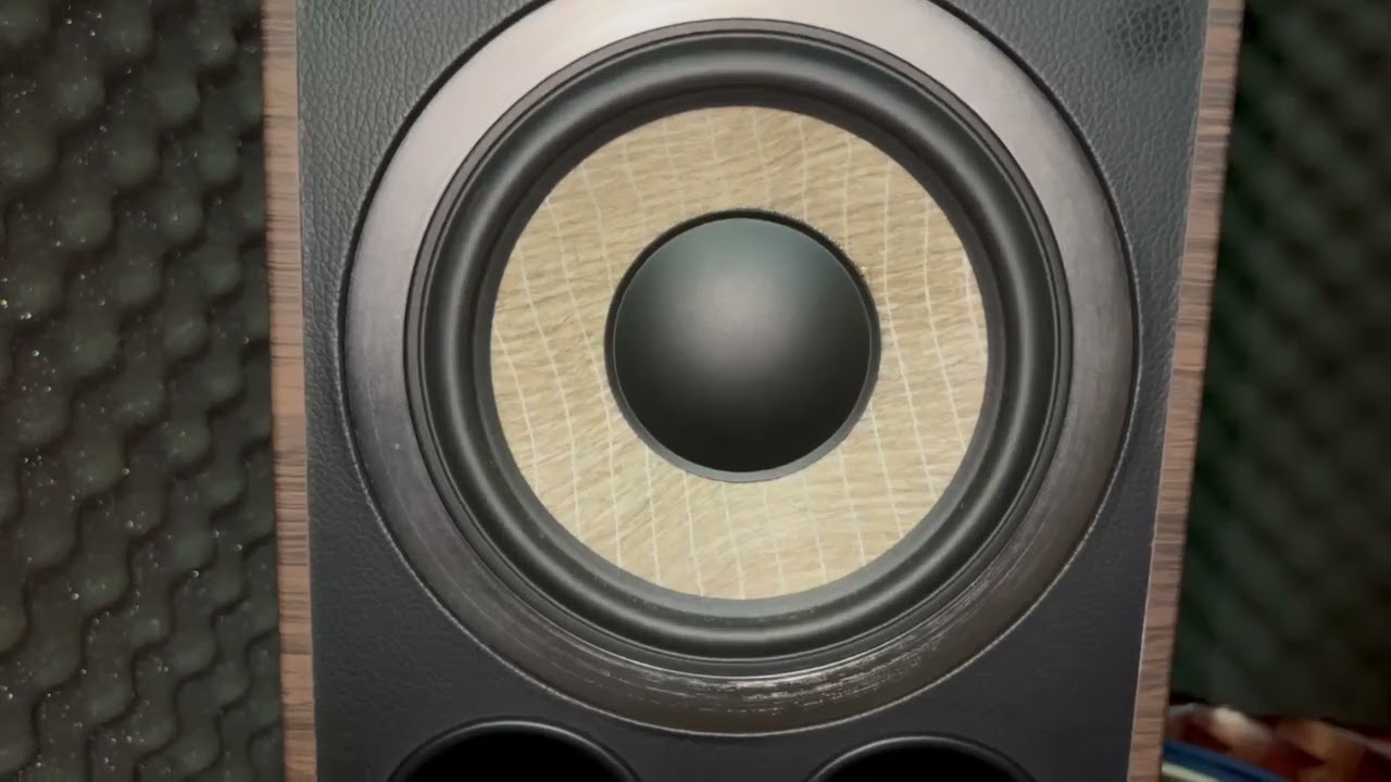 Marantz PM8006 Integrated Amplifier paired Focal Aria 936 loudspeakers