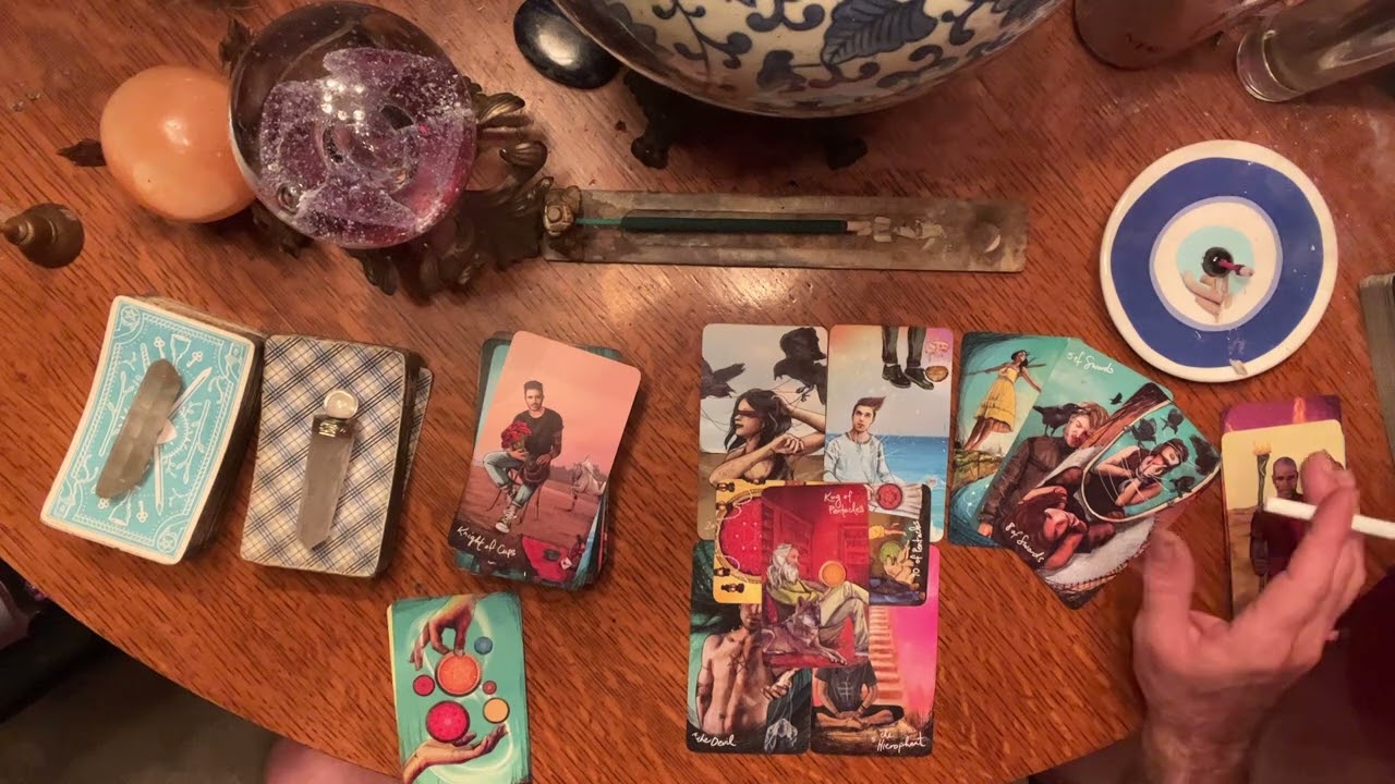Таро JDS🧿Императрица, они видят вас красивой и умной, но не чувствуют себя достаточно адекватными...