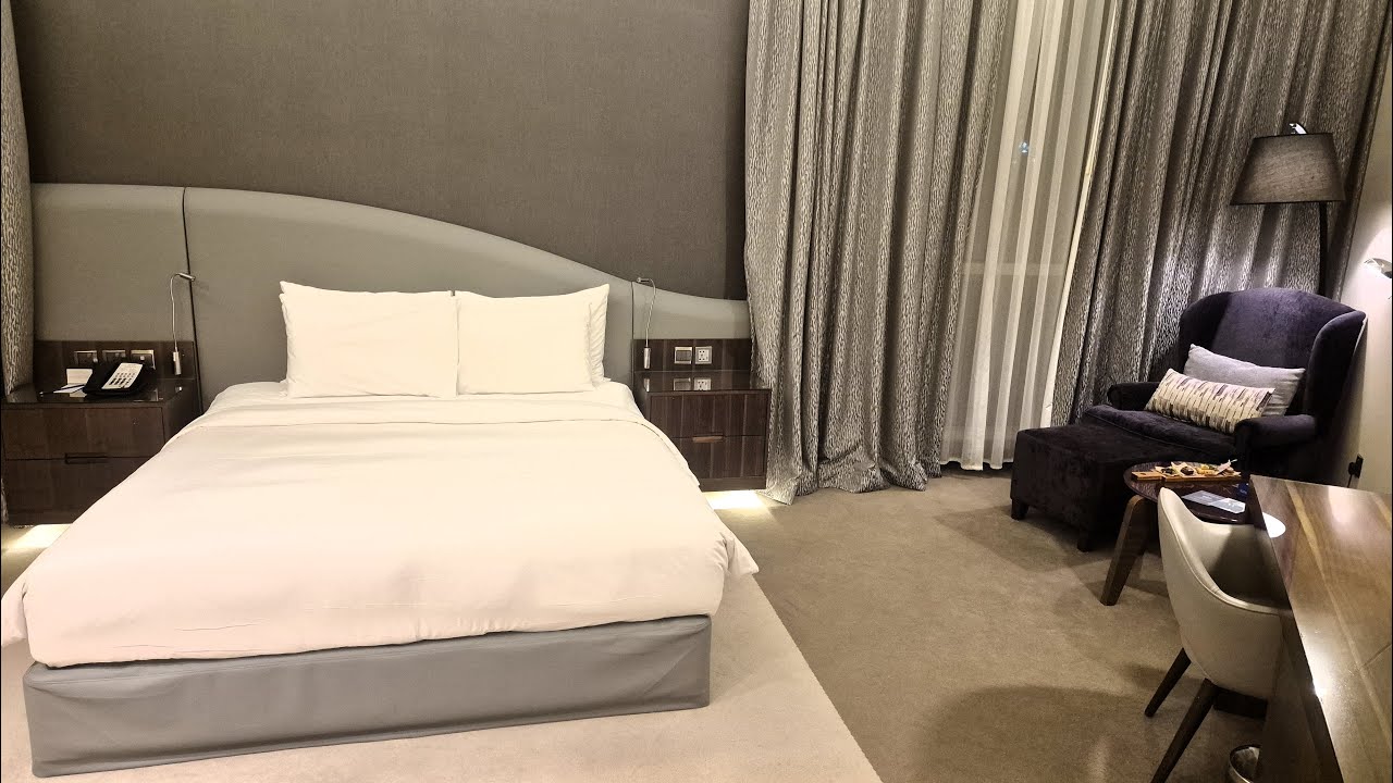 Radisson Blu Hotel, Dubai Waterfront 🇦🇪 | Roomtour | Standard Room - Downtown View (1104)