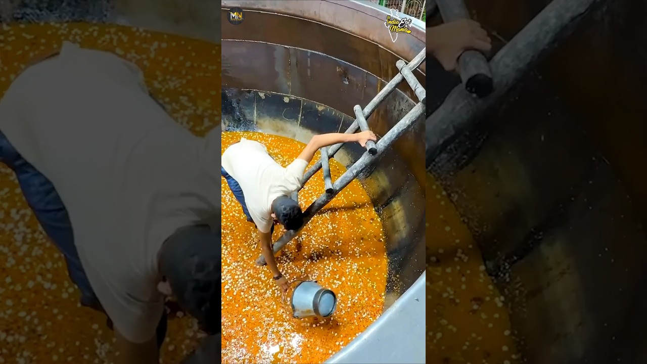 The world's largest cooking pot @INDIAEATMANIAFOOD