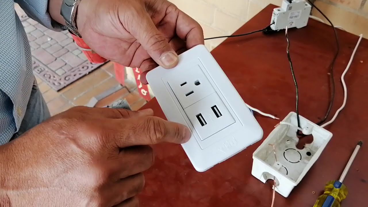 CONEXIÓN (ENCHUFE) TOMACORRIENTE + PUERTO USB
