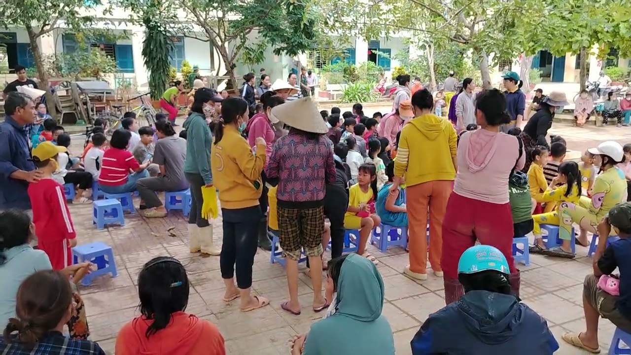 Đoàn mạnh thường quân ở hà nội vào Khánh Hòa từ thiện 
