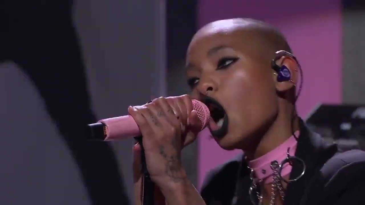 Machine Gun Kelly ft Willow performing live 