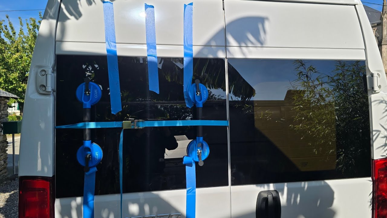 Installation d'une vitre arrière sur Fiat ducato/ Citroën jumper/ Peugeot boxer