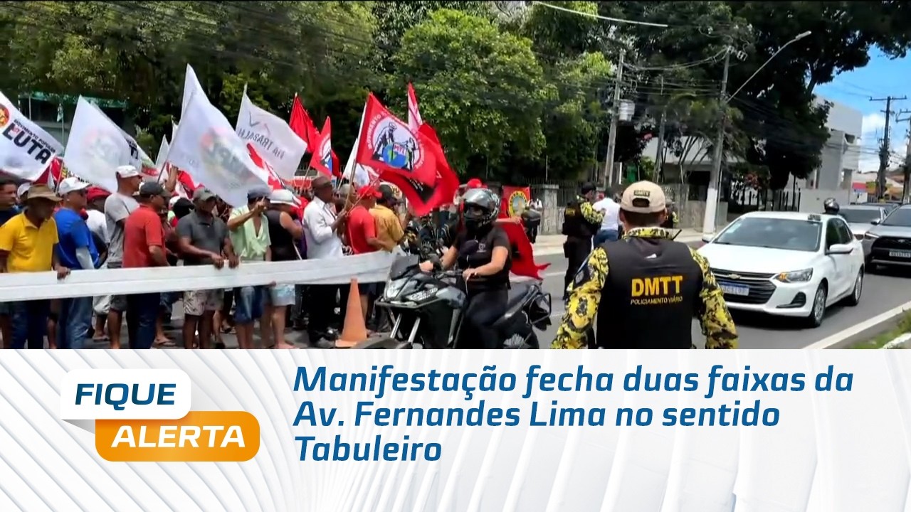 Manifestação fecha duas faixas da Av. Fernandes Lima no sentido Tabuleiro