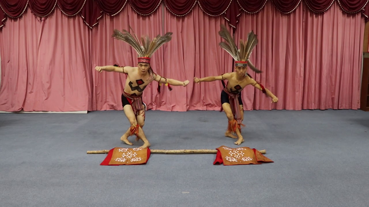 Pertandingan Tarian Etnik Kreatif Malaysia-ANUGERAH KHAS (JURI)  PUPUTUL (GROUP) by MaSeS UiTM Sabah
