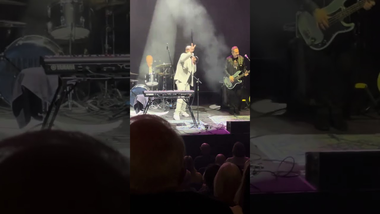 Roachford - Cuddly Toy. Live at York Barbican Centre (supporting Level 42). 24/9/2025. #livemusic 