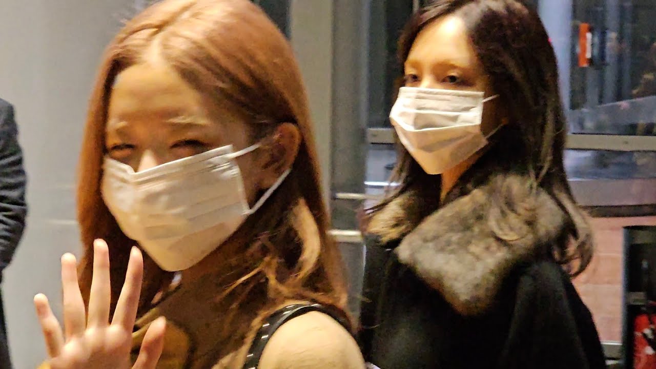 IVE Rei 레이 & Liz 리즈 arrival @ Charles de Gaulle Airport in Paris for the Valentino PFW Event