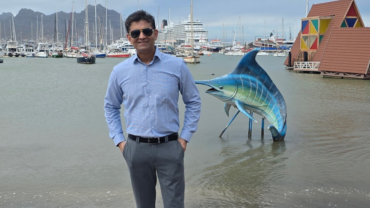 🌊 Mindelo, São Vicente – Cabo Verde 🇨🇻 | अफ्रीकी समंदर का जादू ✨ सुंदर बीच और रंगीन शहर |  UTWK 