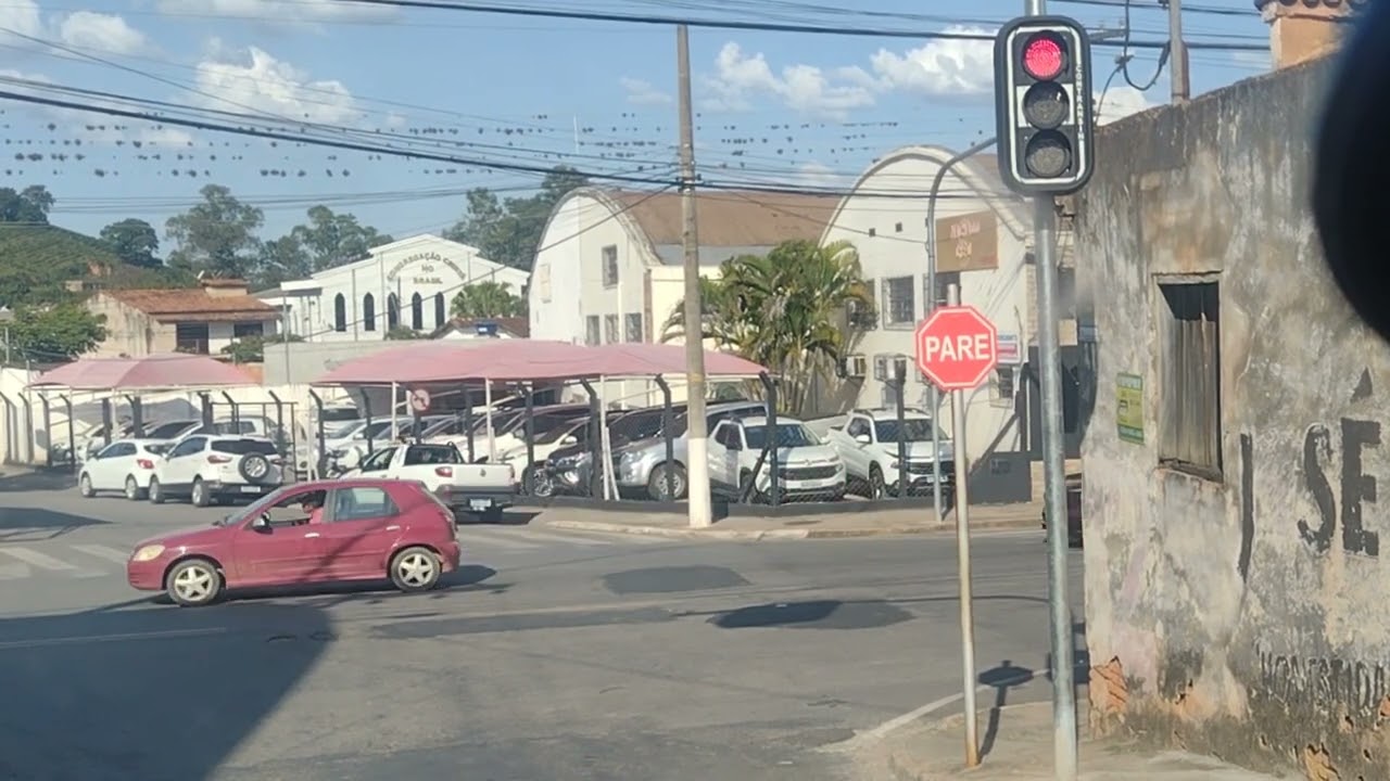 pelas ruas e avenidas de Machado MG.