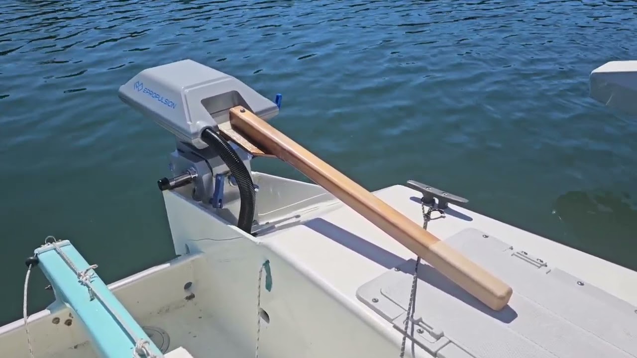 Scarab 22 trimaran with E Propulsion Navy 3.0 and E 60 batteries.