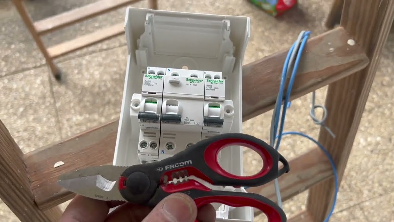 CÓMO PROTEGER INSTALACIÓN ELECTRICA PARA ILUMINACION EXTERIOR. CUADRO ELECTRICO CONTACTORES Y RELOJ