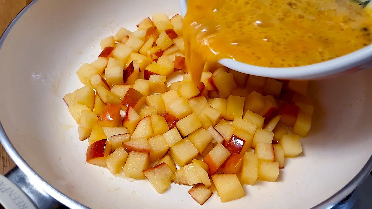 오래된 사과가 있으면 당장 꺼내세요! 사과 한 상자가 순식간에 사라집니다😋간단하고 영양만점 사과 계란 요리