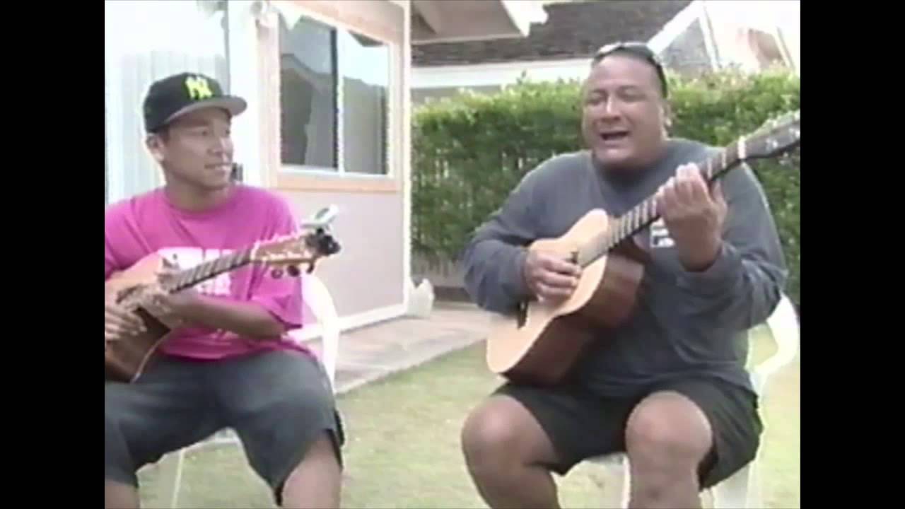 Def TechのMicroとKaʻau Crater BoysのErnie Cruz, Jr