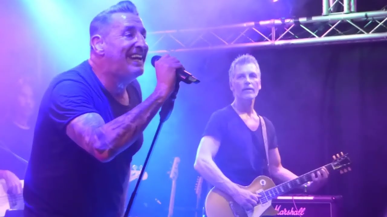 Adams Brayn (Bryan Adams Tribute) - The Only Thing That Looks ... @ Hühnerstall Frankfurt 17.10.25