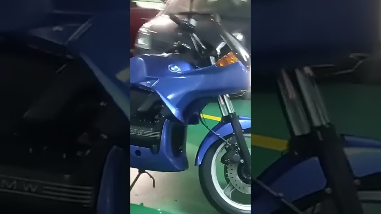 BMW K75S, al ralent&iacute;.