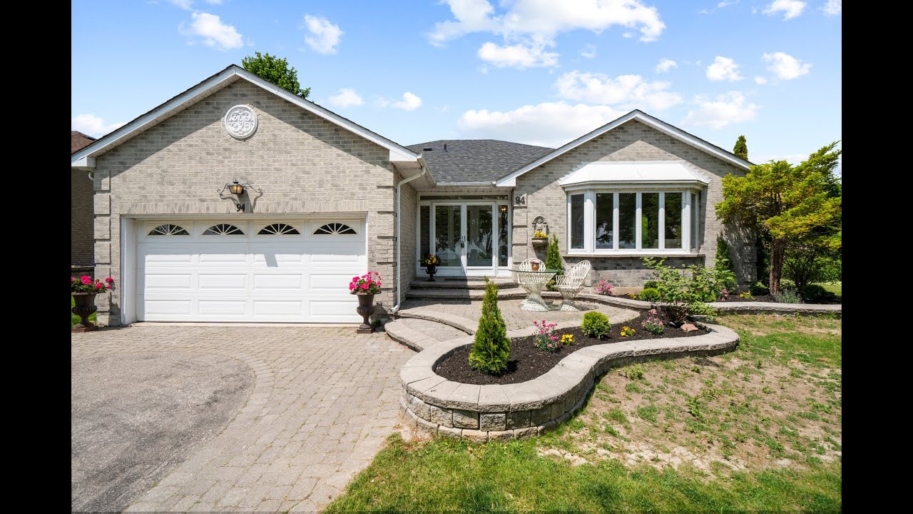 AJAX House For sale | 94 Lake Driveway