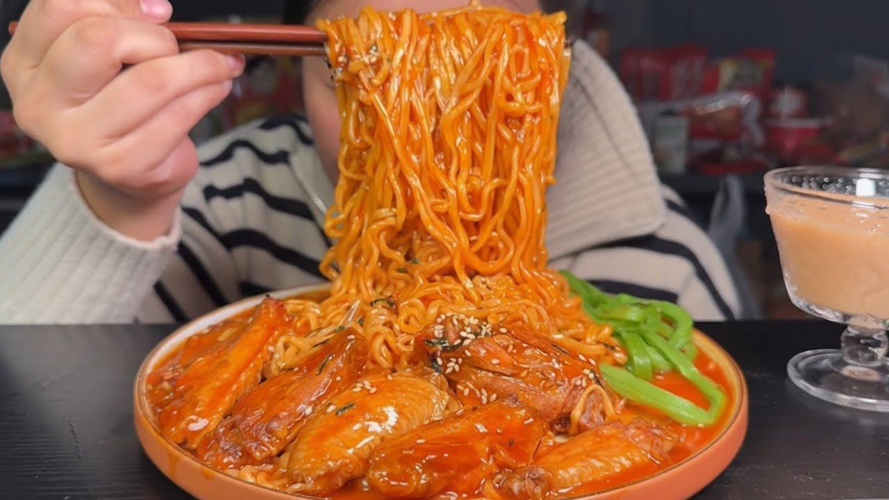 KOREAN SPICY NOODLES & FRIED CHICKEN MUKBANG | ASMR Eating Sounds