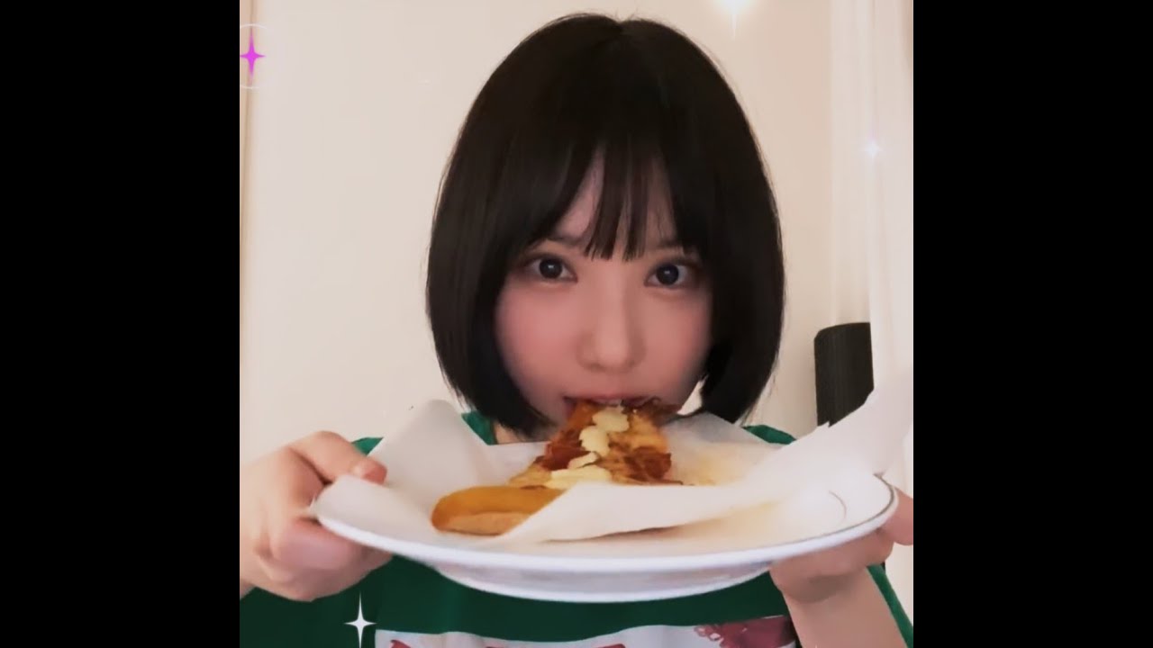 2203021 VIVIZ (비비지) 🐰은하누나 (EUNHA) | 맜있는 피자 🍕먹방  브이라이브 (VLIVE)