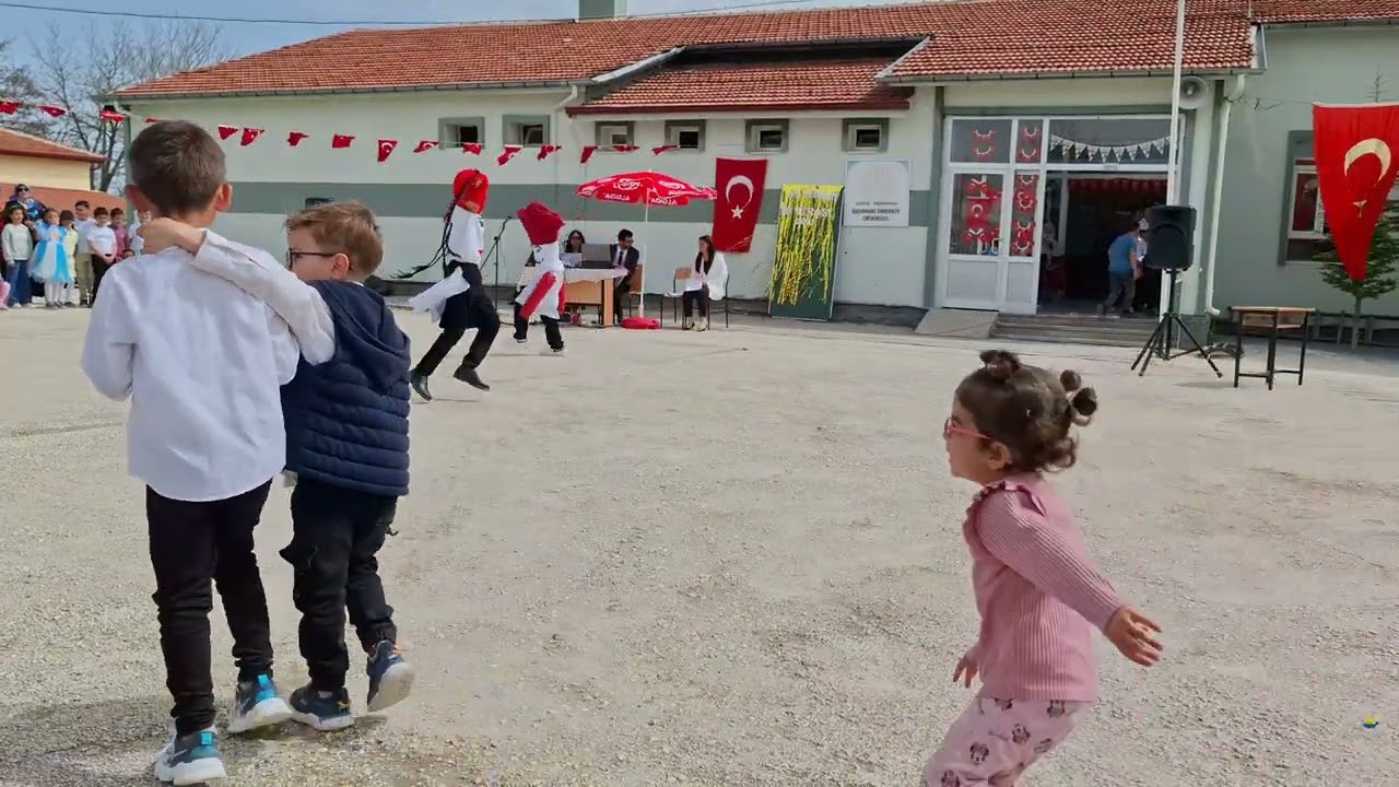 Kadınhanı Örnekköy Ortaokulu 23 Nisan Aşuk ile Maşuk Gösterisi (2025)