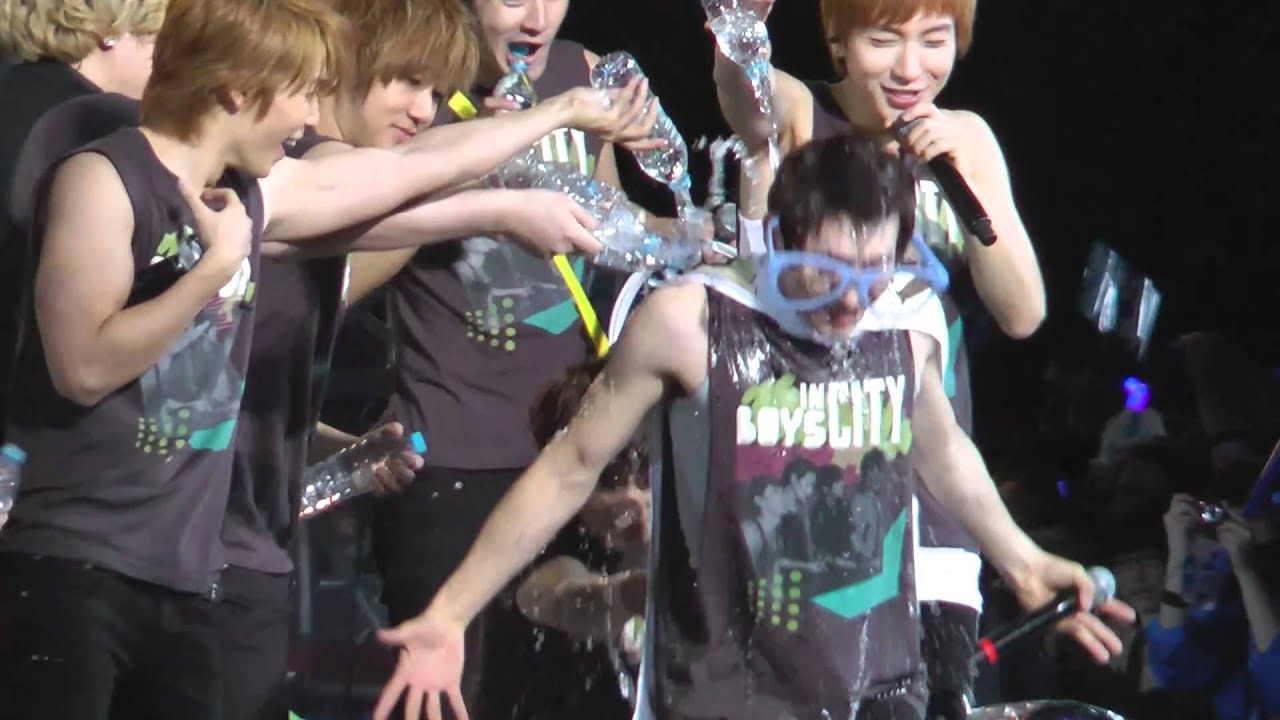 110305 SS3 Shanghai [MC(WonHyuk)]
