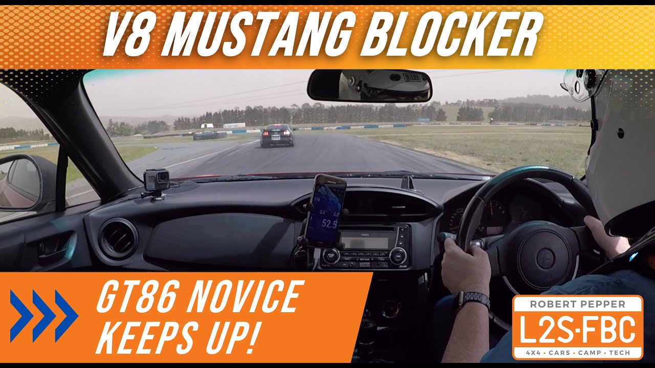 V8 Mustang track blocker vs novice Toyota 86 - trackday fail