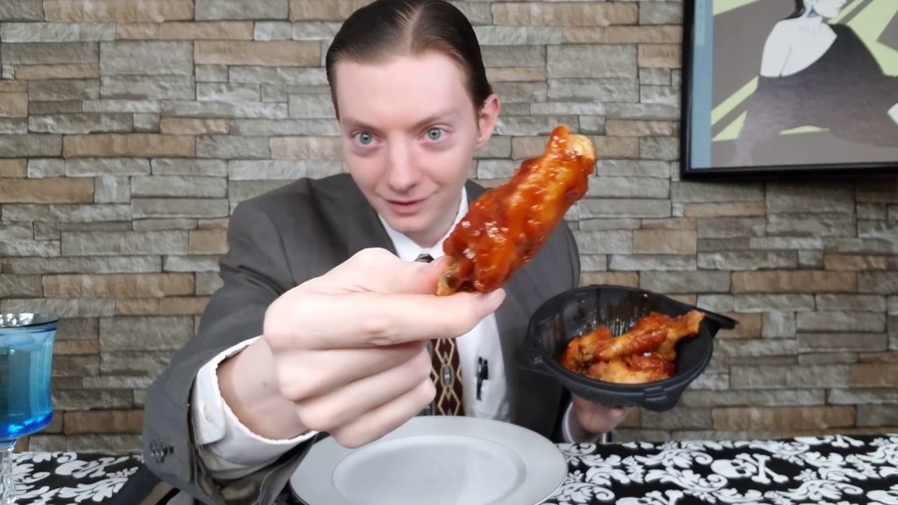 Pizza Hut's NEW Smoky Sriracha Chicken Wings Review