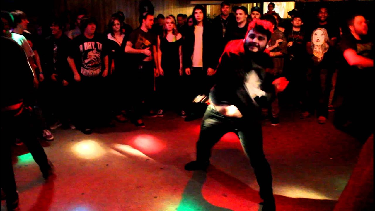 Arabella Short Pit Video