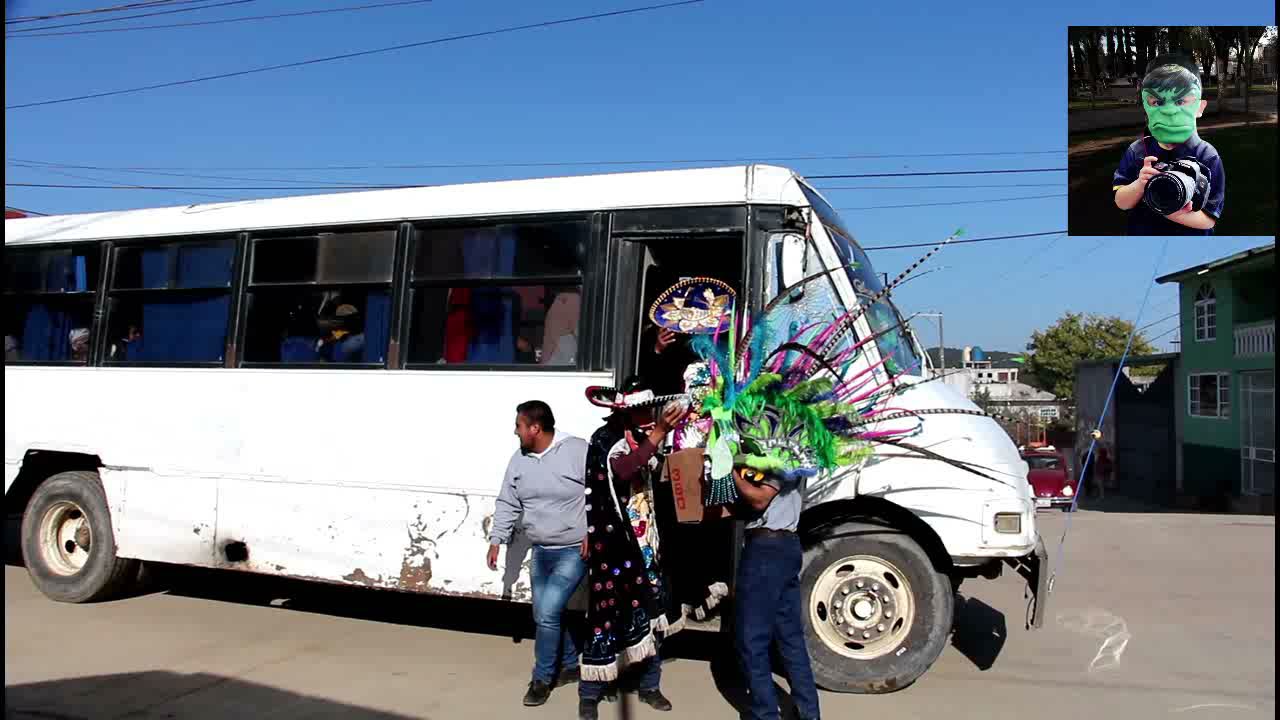PANDILLA DE CAMARONES  DESFILANDO DESPUEDE MUCHOS AÑOS.
