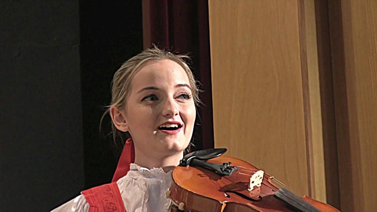 LOUKA-TAJEMSTVÍ ADVENTU: Cimbálová muzika DUR z Podluží a zpěv primášky NIKOL STÁVKOVÉ
