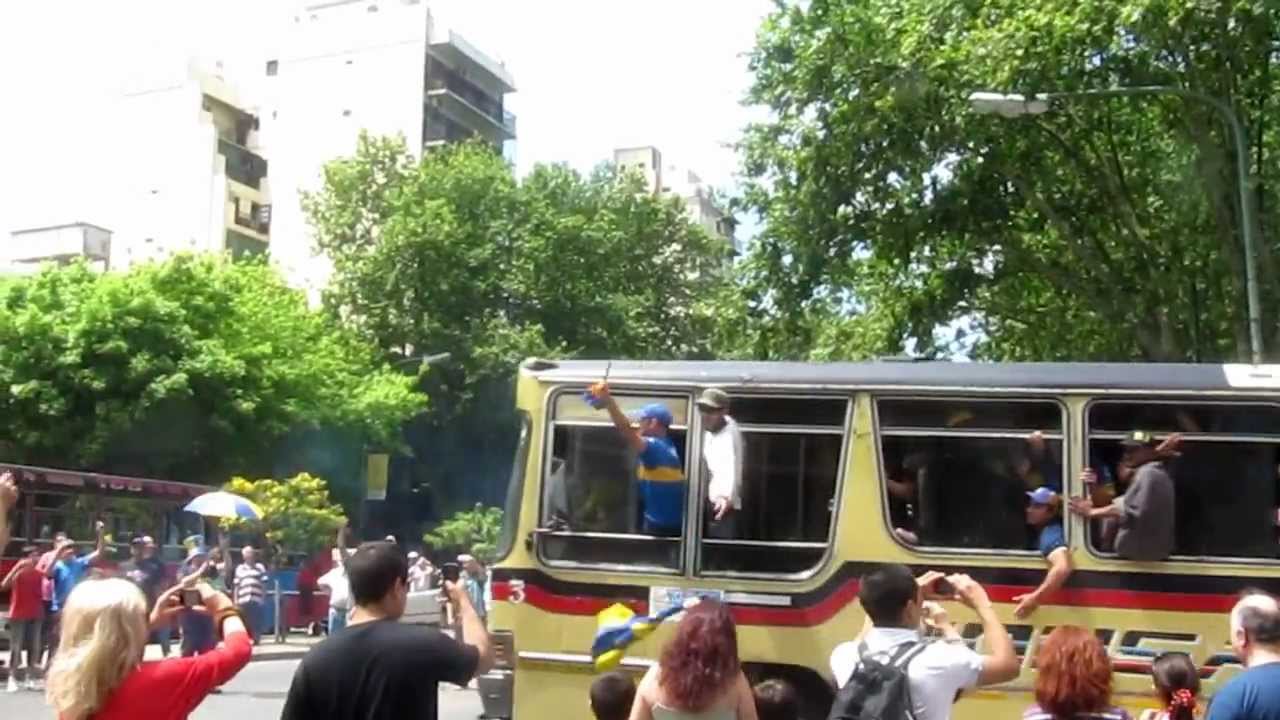 Boca-River 2012: la barra xeneixe sale desde el sur al monumental.