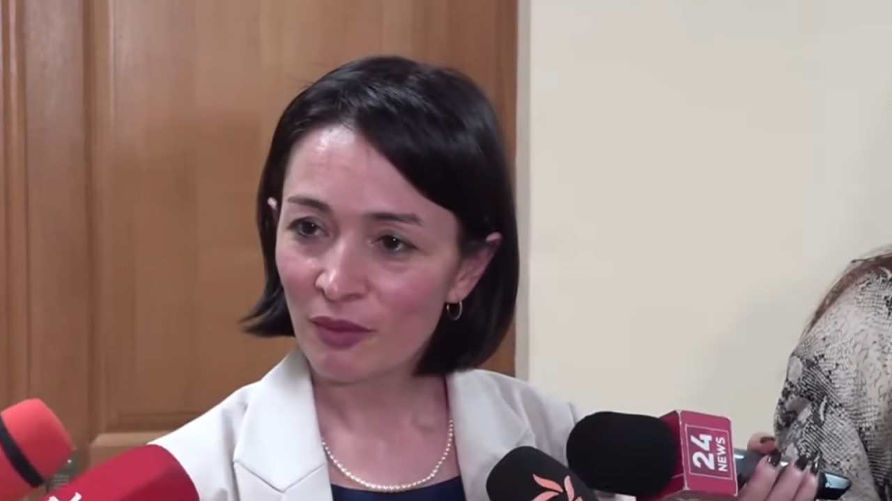 Կոռեկտ պահեք ձեզ. ինչպես նախարարը դիտողություն արեց