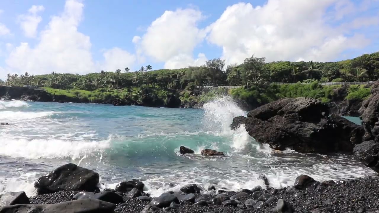 Relaxing Ocean Sounds & Beach Views of Black Sand Beach in Hawaii
