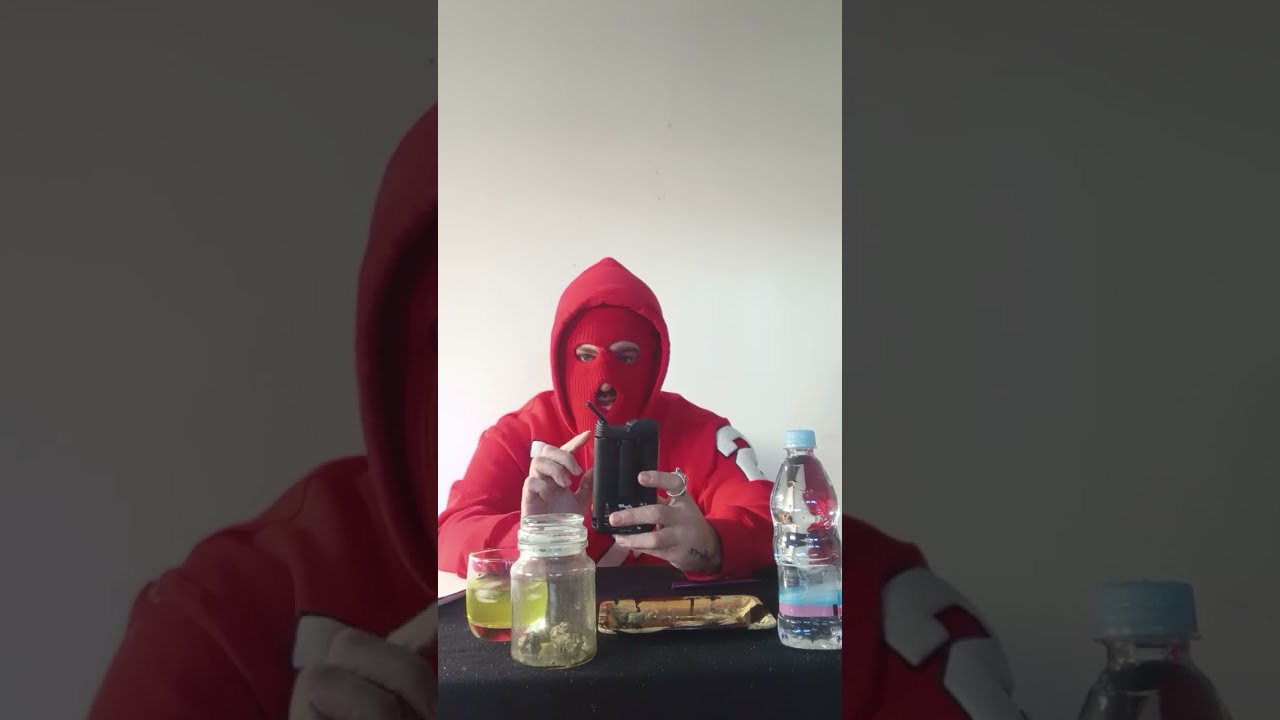 first approved new Zealand medical dry herd vapor the( mighty vape) trying (applelicous strain)