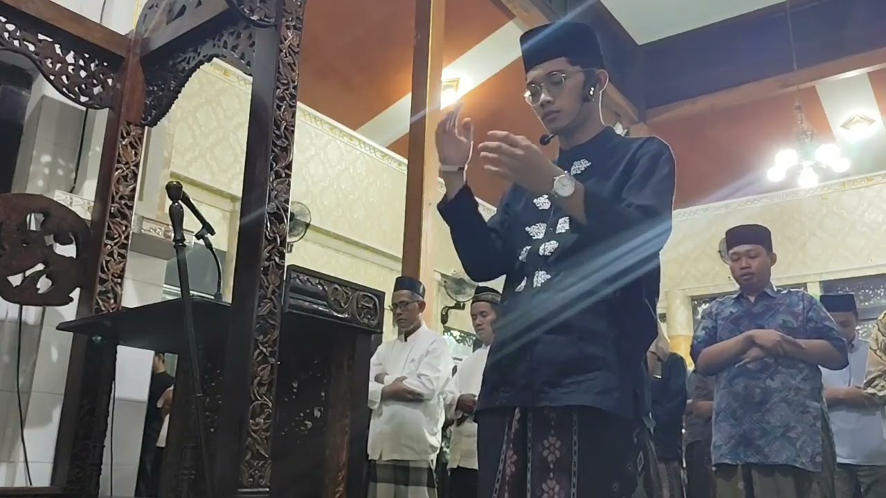 Tarawih Malam 25 Ramadhan Santri PPHQ Jombang di Masjid At-Taqwa Pare