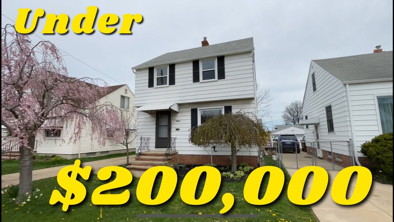 Inside a Cozy Colonial in Parma Ohio ! Cleveland Real Estate