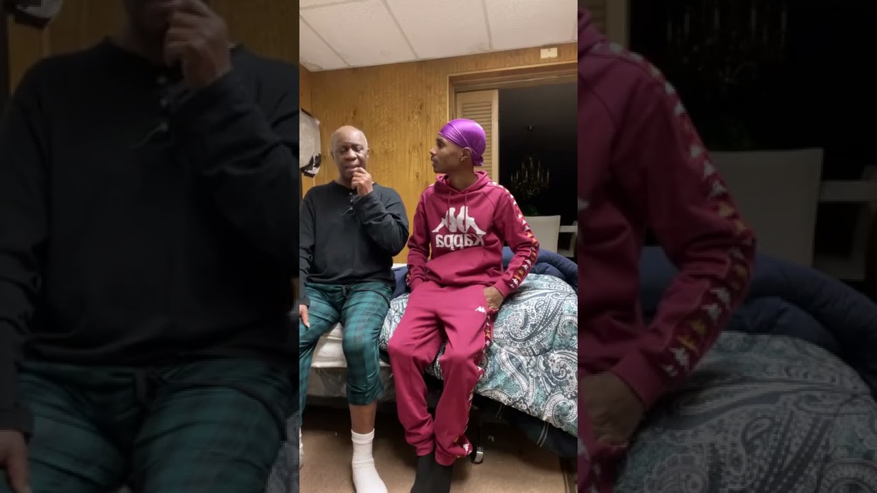 I put ketchup on Auntie while he was sleep🤣😱