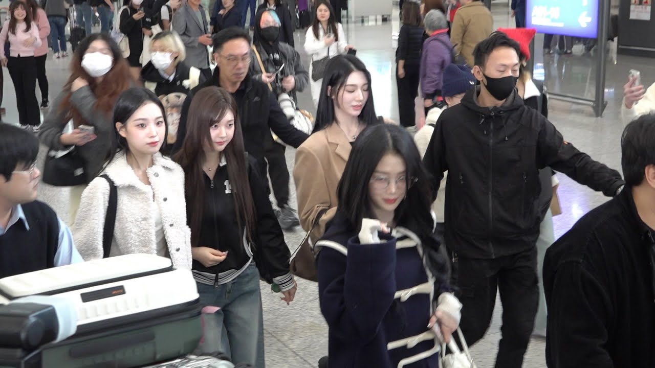 tripleS (YuBin、YeonJi、XinYu、JiYeon) Hong Kong Airport Arrival 20250218 (Incheon→Hong Kong)