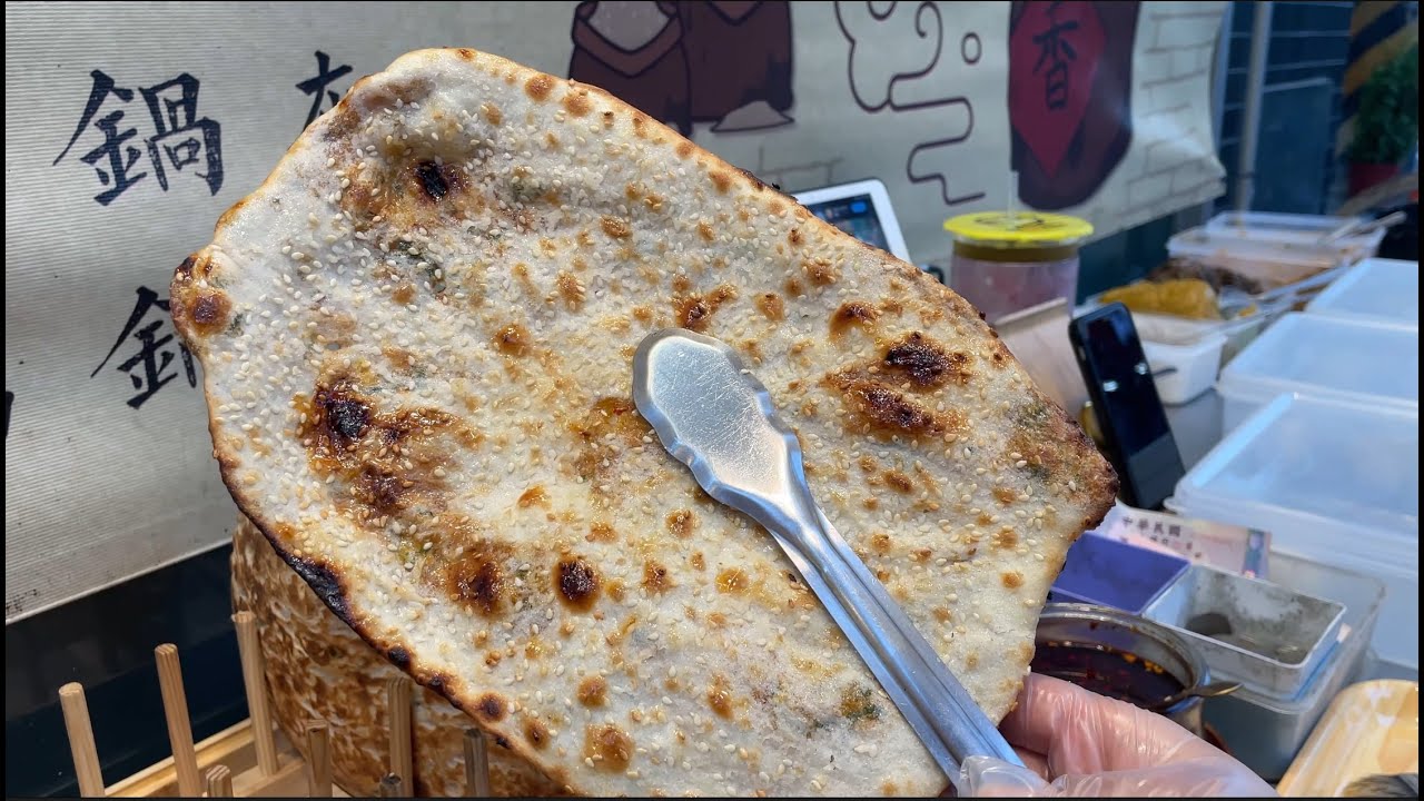 【味你探店】夜市美食 | 逢甲夜市【津香鍋盔】古時戰備軍糧 變身噴香脆口街頭美食 荊洲鍋盔  酥脆鮮香一口接一口停不下來 | Guokui |台灣街頭美食 |Taiwanese Street Food