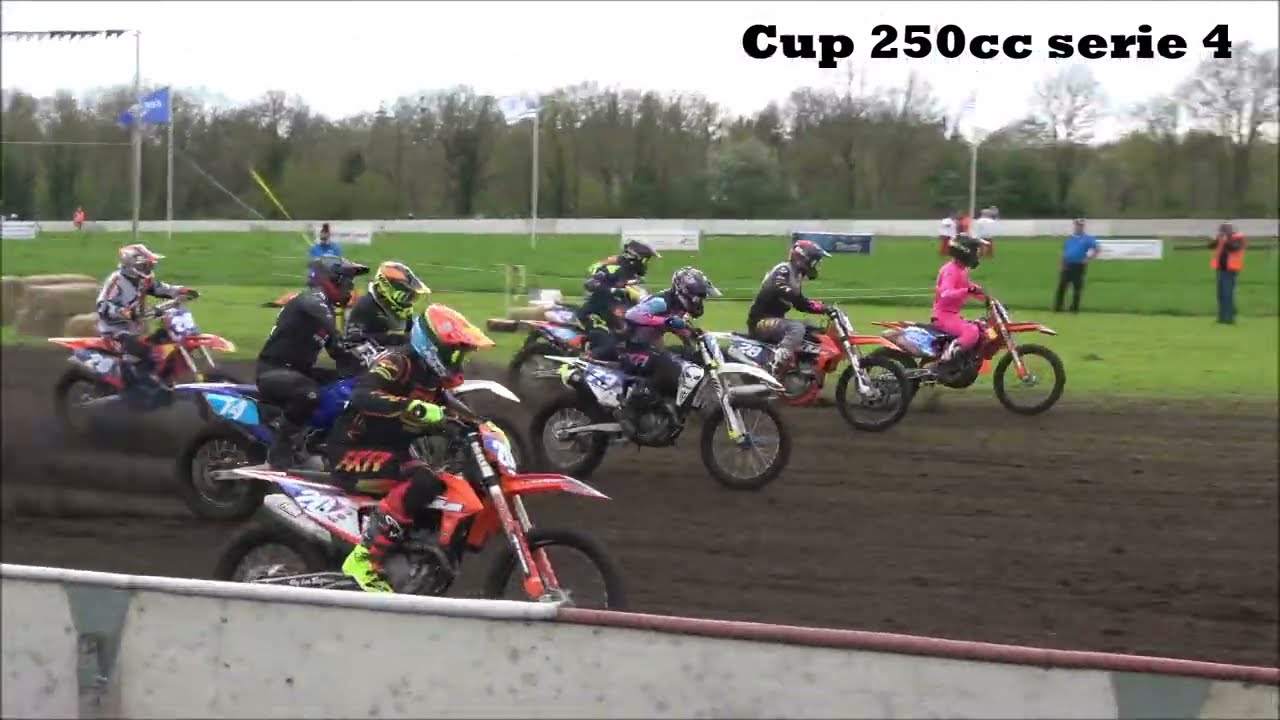 Grasbaanrace Vries Jeugd en nationalen  50cc, 65cc, 85cc, 125cc jeugd, 125cc specials, cup 250/500