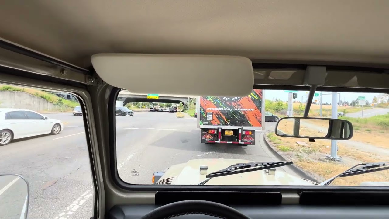 1984 Toyota Land Cruiser HJ47 Driving