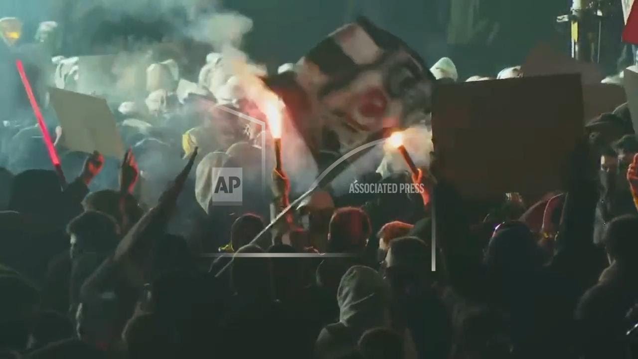 Police disperse anti-government protesters near City Hall in Istanbul