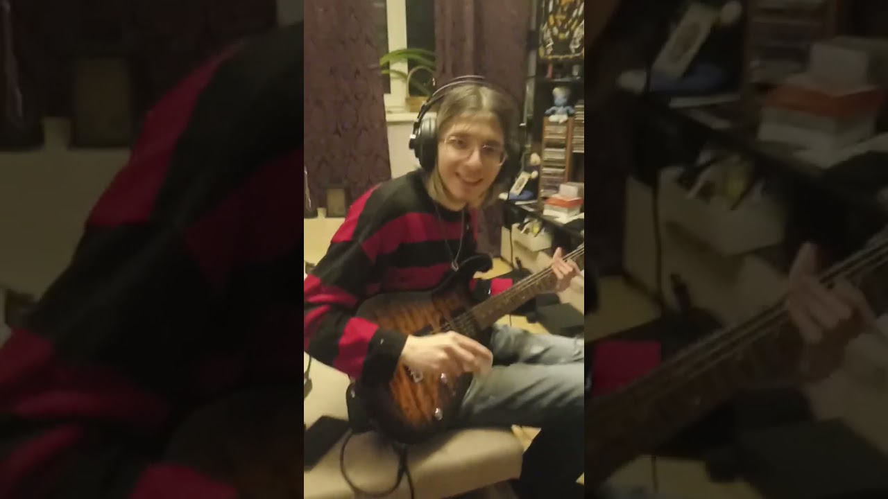 Процесс записи грядущей песни 